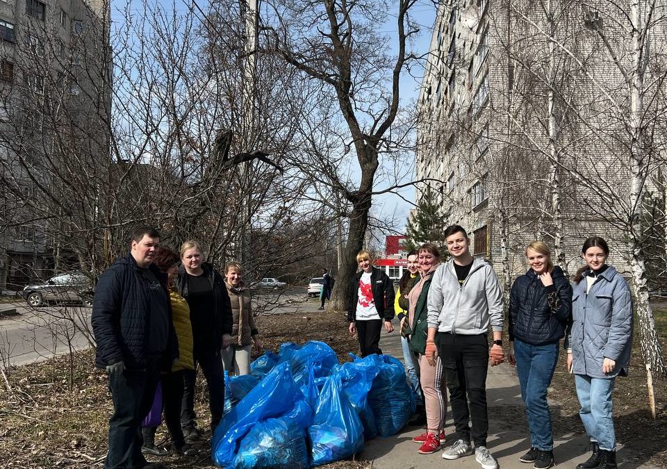 МКУ «ЦЗРСИ» приняли участие в уборке территории.